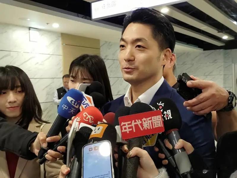 贾永婕称“罚坐蒋介石”蒋万安反应曝台北101董事长贾永婕近日为了取悦青鸟