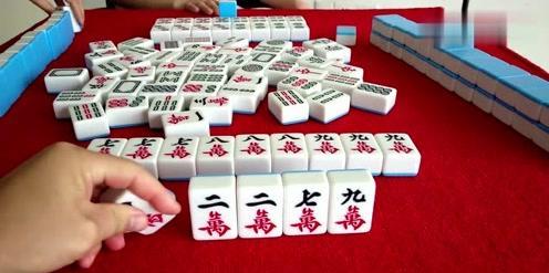 打麻将兜揣一物，想不赢都难昨天打麻将赢麻了，三吃一格局，风头一直都很旺，三家对