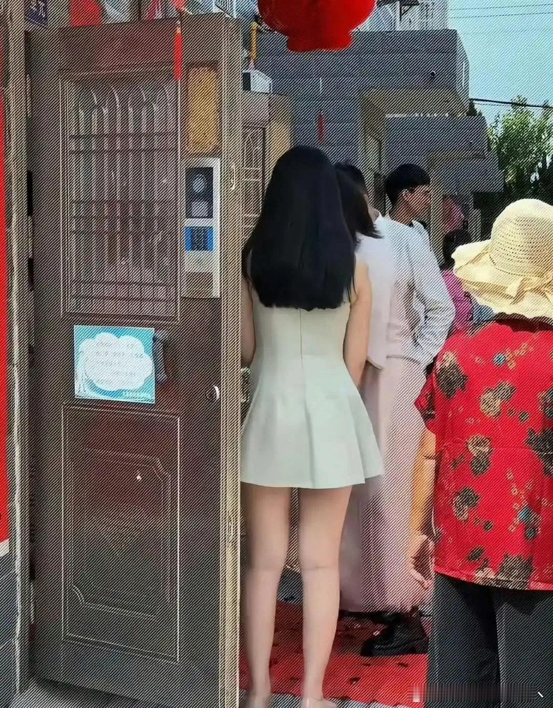 农村婚礼，这是新娘还是伴娘？