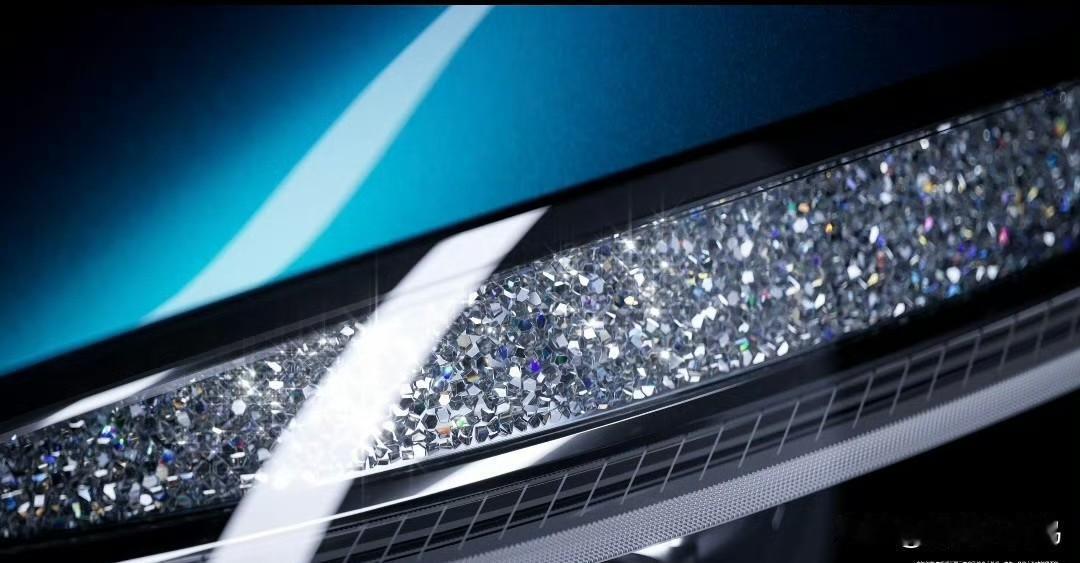 零下25度，问界M8的续航达成率是40.7%。这个数字，让它成了大六座纯电S