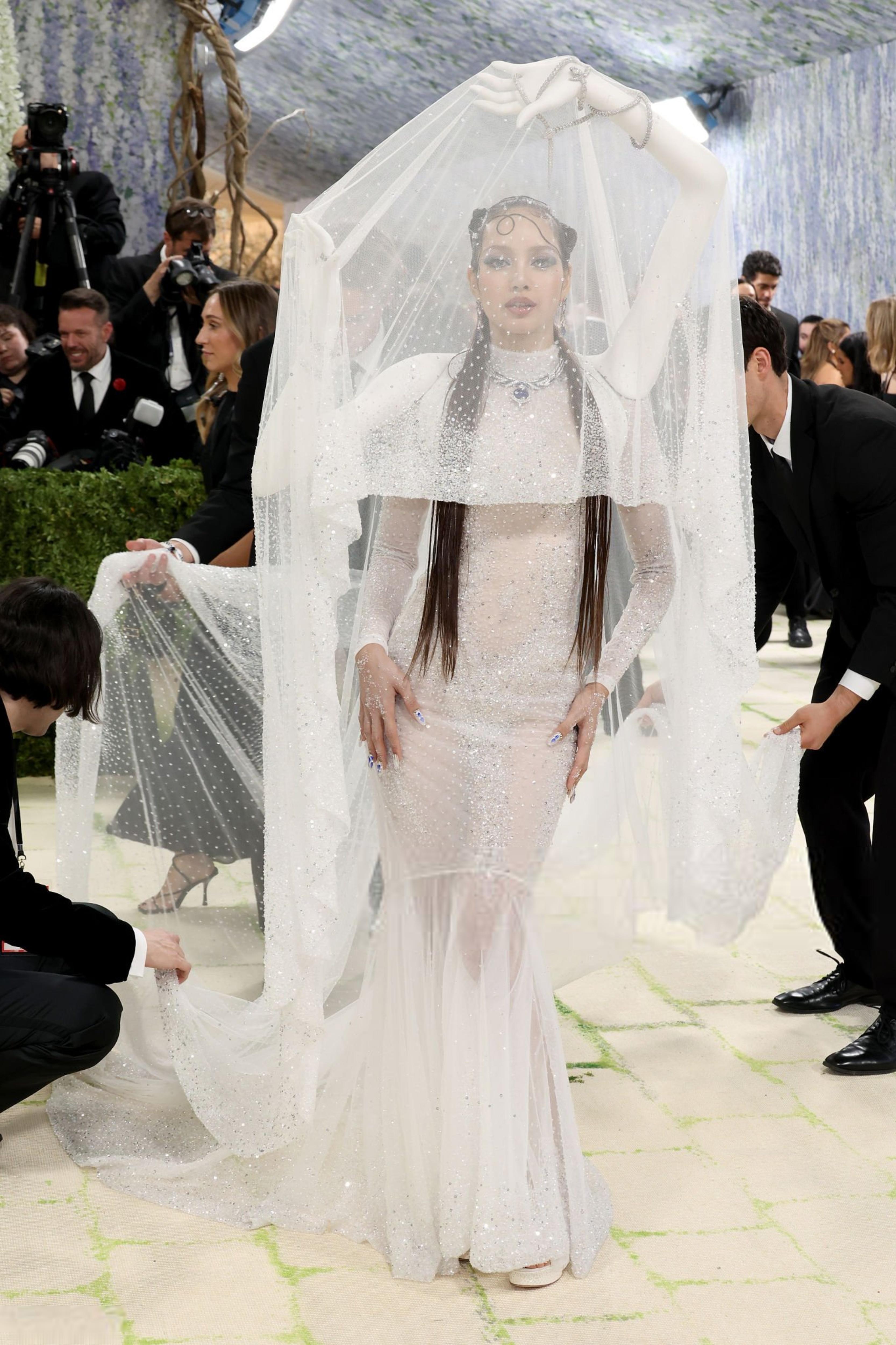 LISA×MetGala2026妙啊～Lisa身穿RobertWu