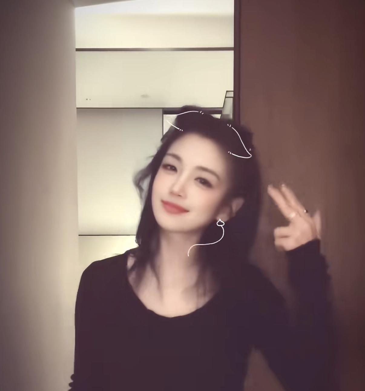 代露娃她妈一直在隐忍，因为确实对代露娃高成本的投入付出过，女儿说的那些爸妈的不好