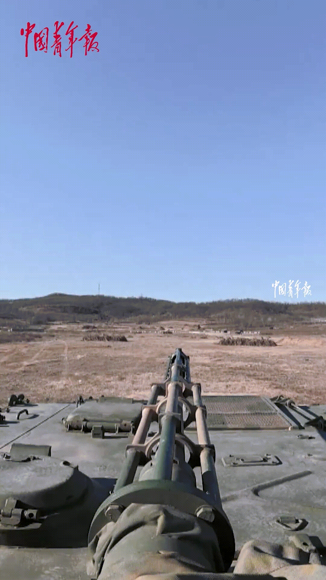 1080P动图大八轮发射7发烟雾弹