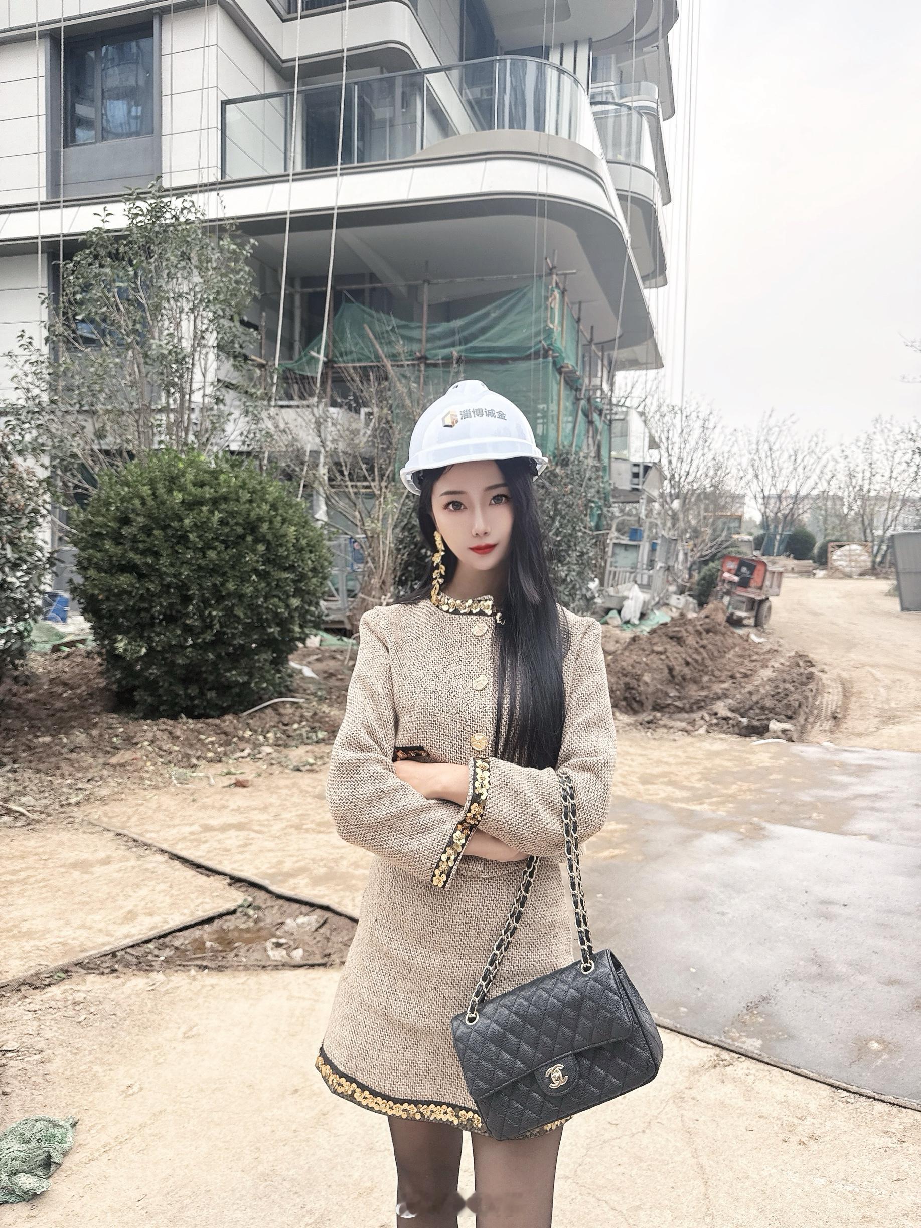 建筑工程届的女汉子OOTD涞觅润丝极品身材模特御姐​​​