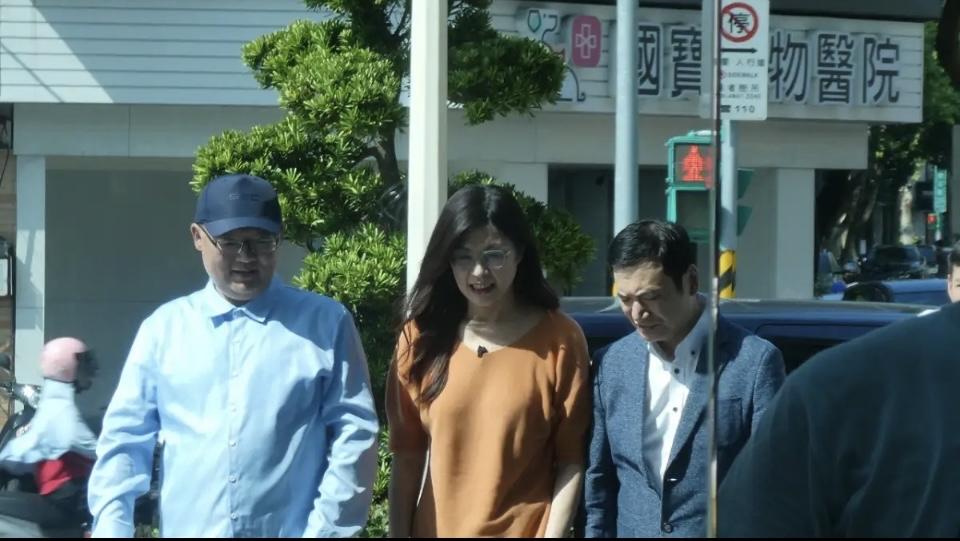 郑丽文这事儿闹得挺尴尬啊！国民党中评委曝出她欠缴立委公职分摊金超19个月，拖