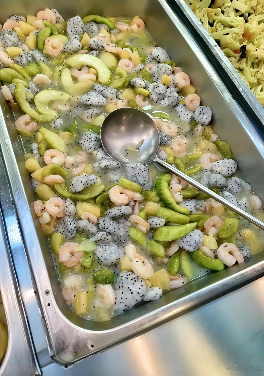 这食堂要不要投诉啊，这个是人能吃的东西吗？