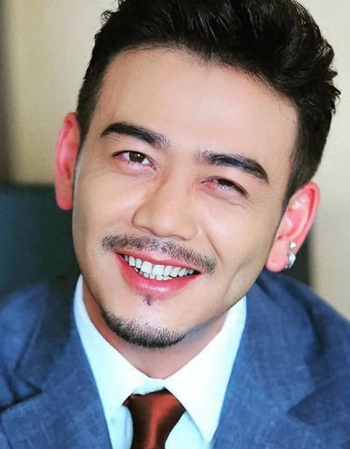 从逆袭到“翻车”：杨烁的演艺路为何急转直下