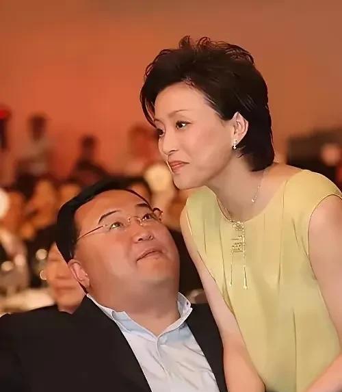 曾经的前中央一姐，相貌好，身材好，气质好，有才华，简直就是才貌双全的才女，她老