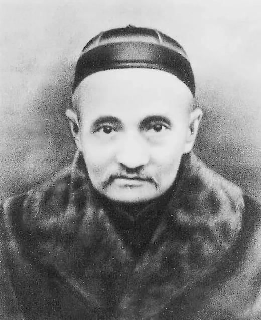 1941年，毛主席的胳膊疼得抬不起来，西医折腾了2个多月都不见效。这时，一个老中
