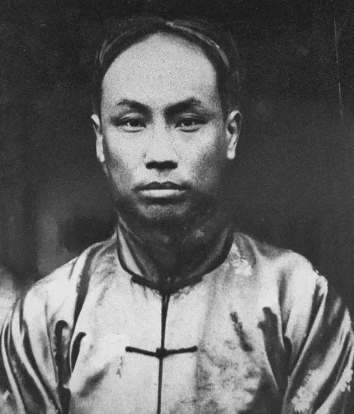 1953年，毛主席来到陈独秀老家视察情况，询问工作人员：“陈独秀后人的情况。得知
