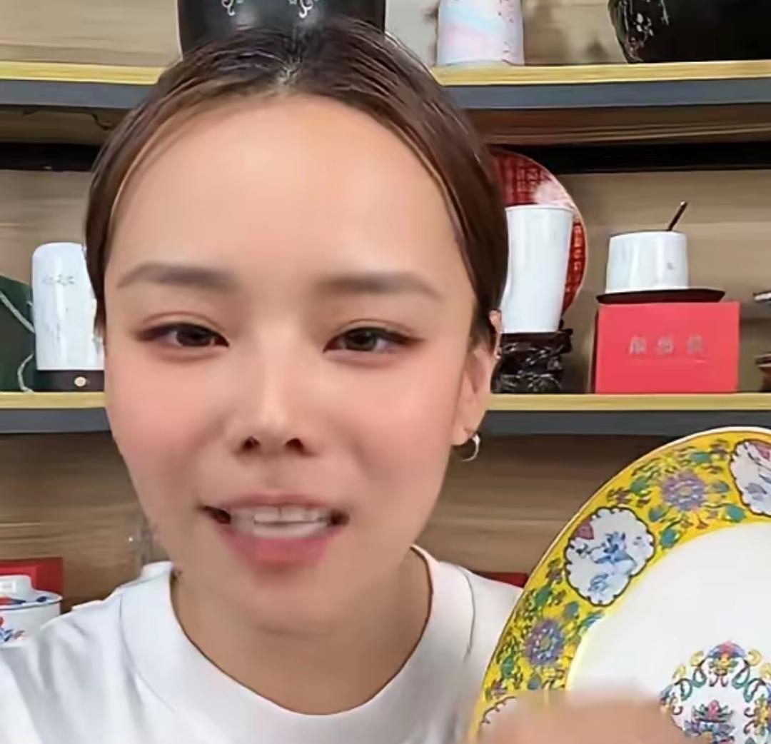取舍两难！国庆熊磊未曾带儿子赶赴河南陪伴杜新枝，整日直播带货陶瓷惹热议！国庆