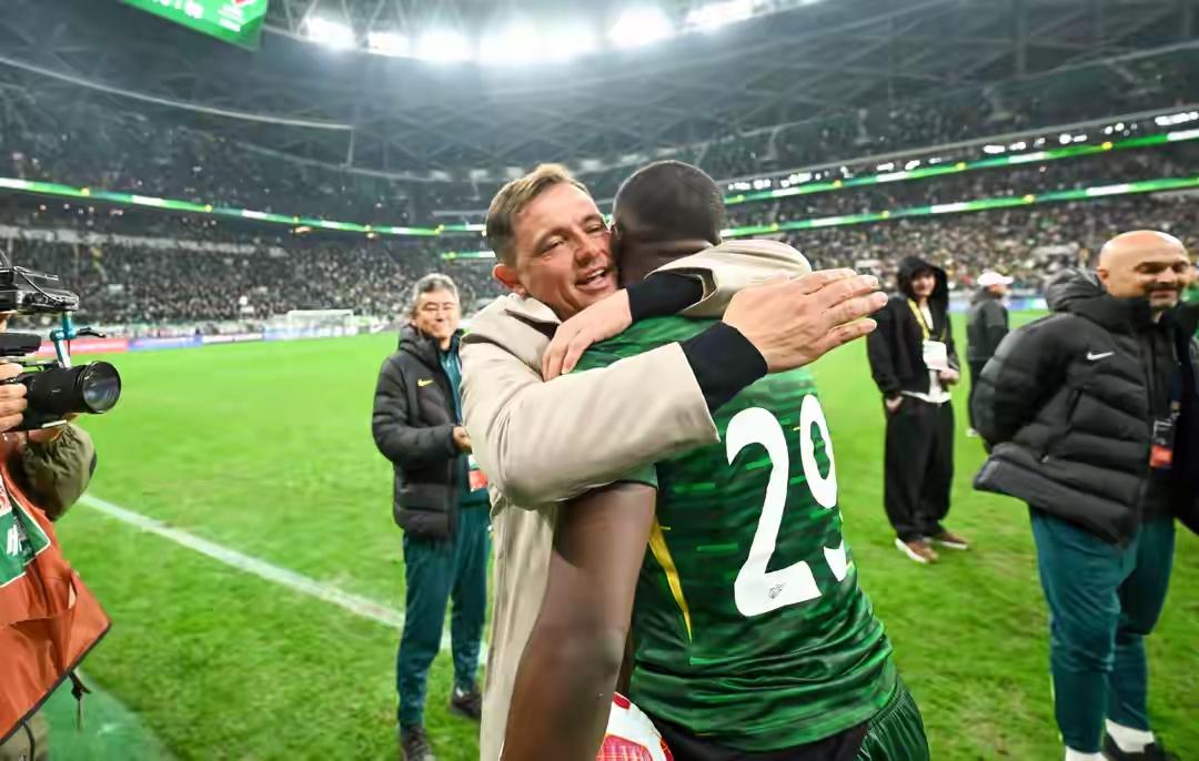 拉米罗从地狱到天堂，其实只有足协杯夺冠这一步。赛后，媒体、球迷都痛改前非，对拉米