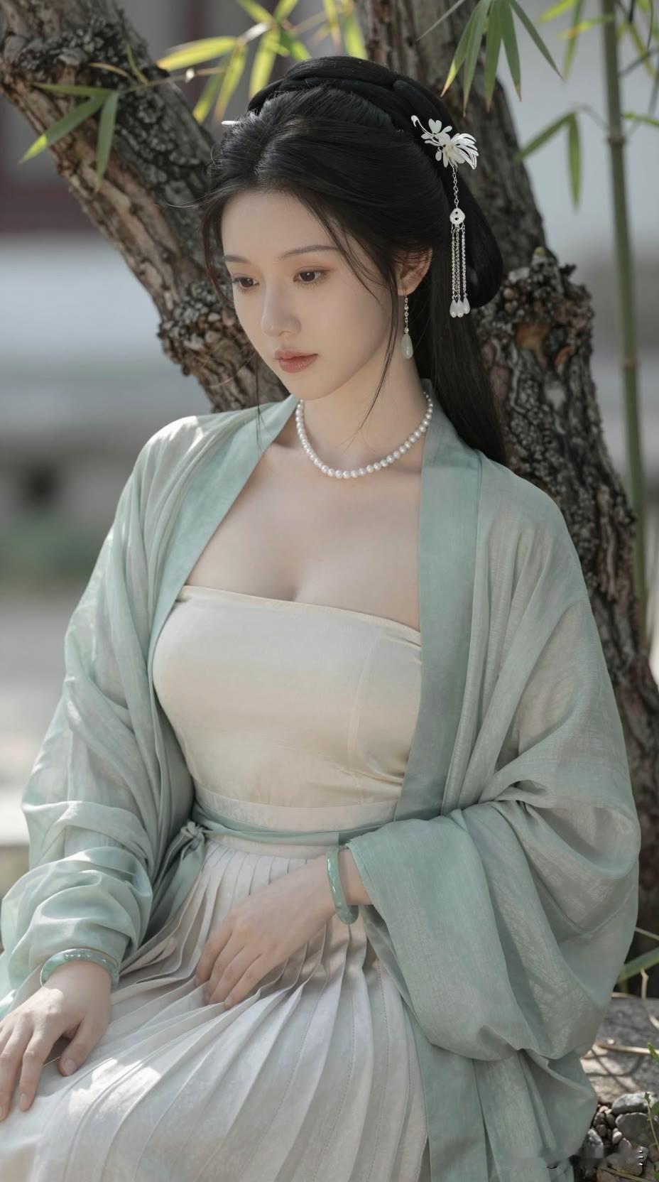 优雅从不在尺寸之间，而在丰盈姿态里的自信流转。美女人像群高清美女高雅气质美女