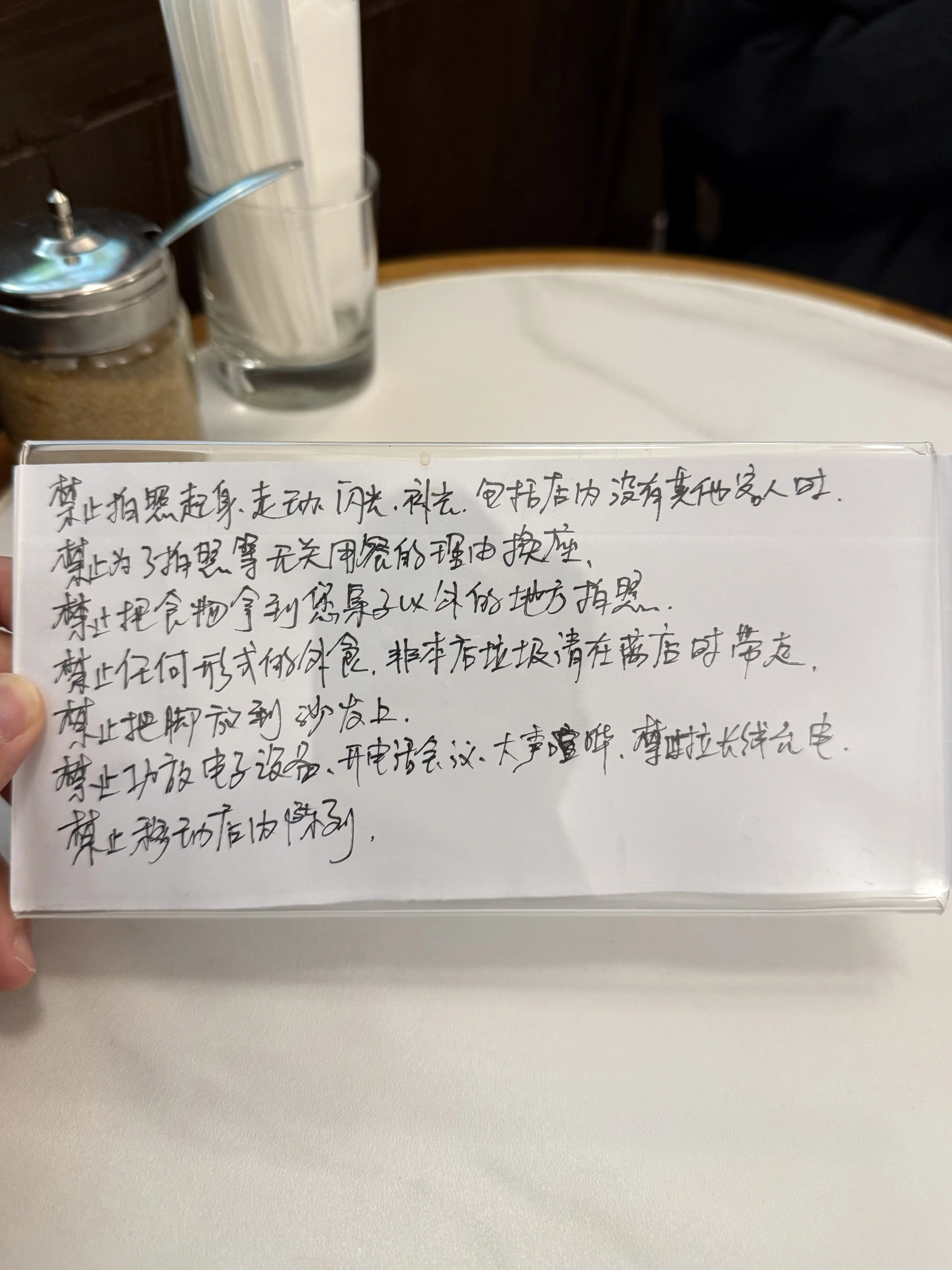谁能解释成都咖啡店这种现象。。。。。​​​