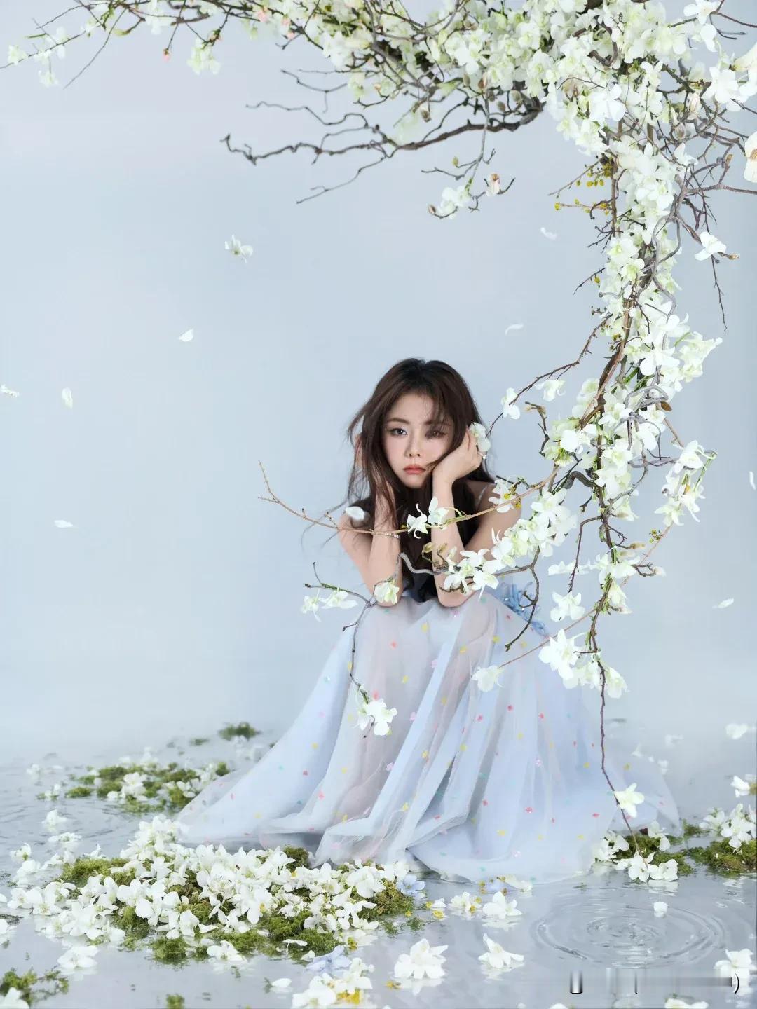 揭秘娱乐圈：光鲜表象之下，是敬业坚守还是“双面”作秀？娱乐圈，这个看似满是梦