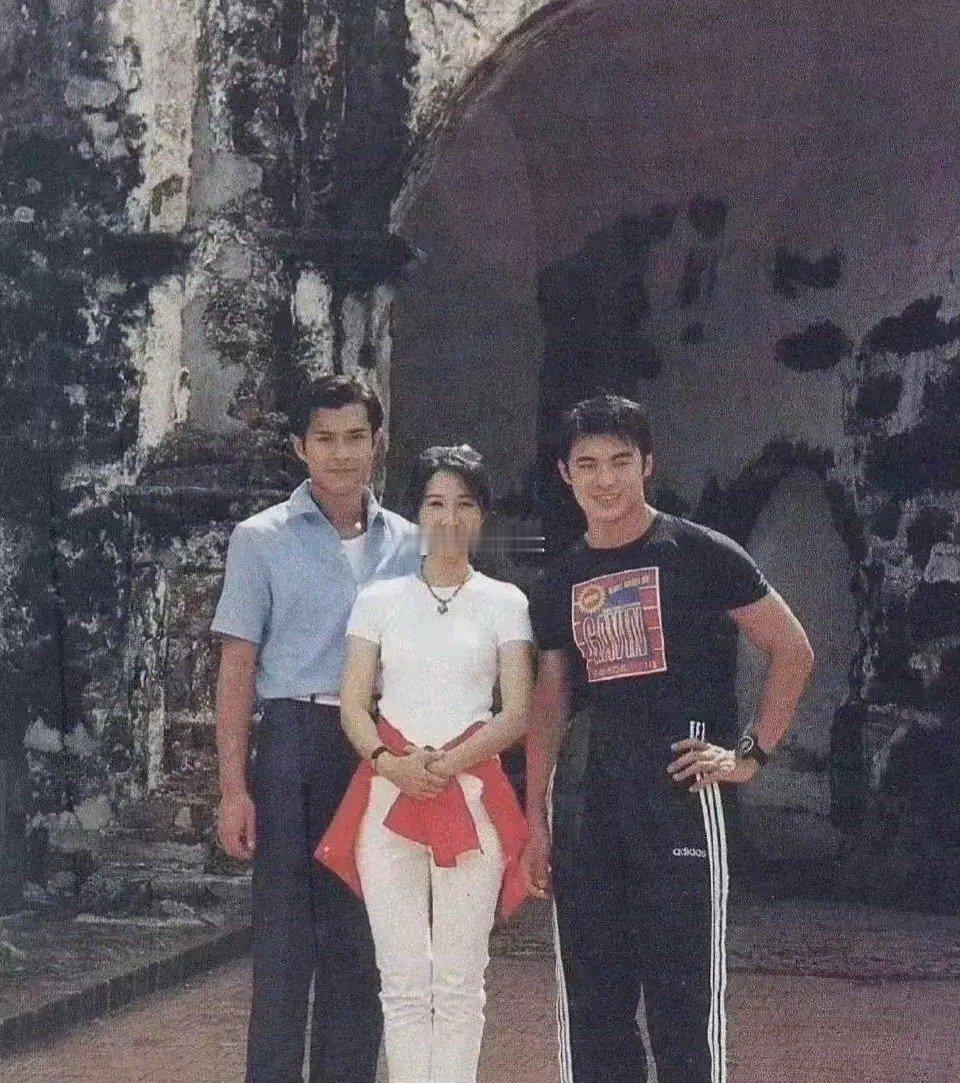 这张照片拍摄于27年前，能认出来三人的，估计都儿女绕膝了吧！​​​