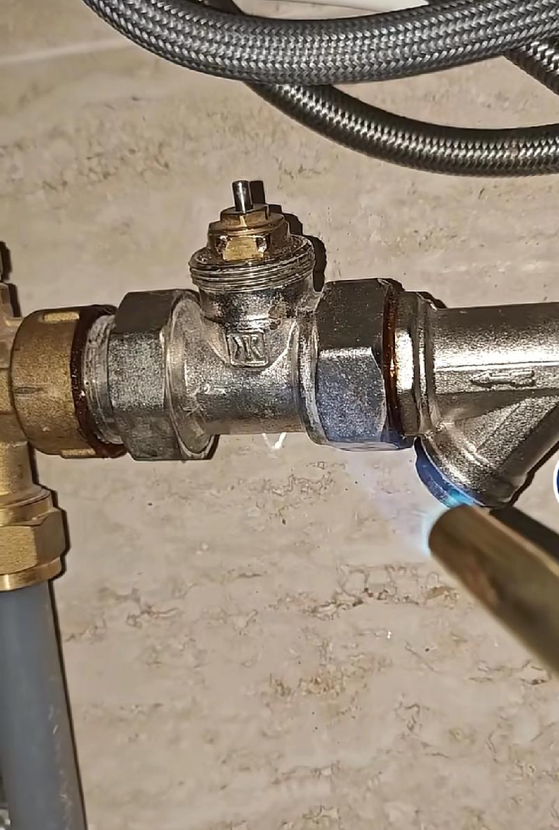 西安的朋友，如果你家里的暖气阀门是这种型号的，建议更换冬天来了，西安很多朋友反