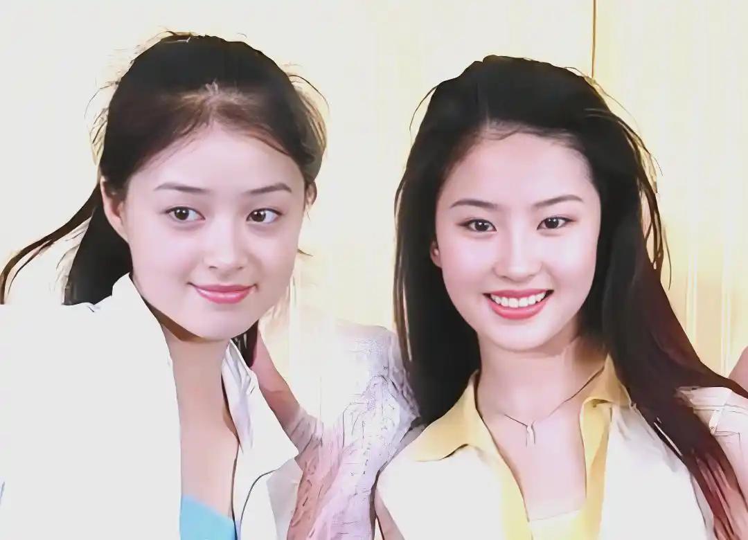 这是2002年的老照片，她们一度让刘涛没了自信，说第一次才知道什么叫美女如云。