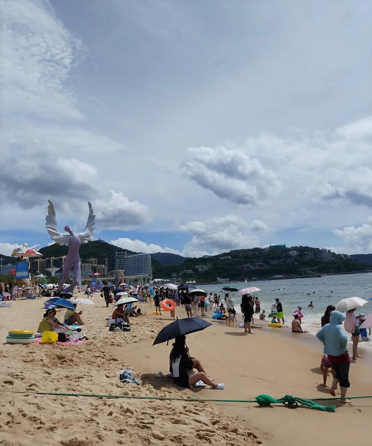 昨天下午从深圳回来，我们坐在大芬地铁口等大巴的时候，我就感觉我发烧了，果然。一
