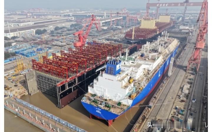 截至2025年底，14艘055已有8艘正式服役形成战力，剩下6艘还在舾装、海试阶