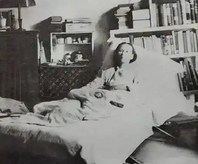 1935年，31岁的林徽因蓬头垢面，一边流泪，突然吼母亲：疯子！你害得我生不如死