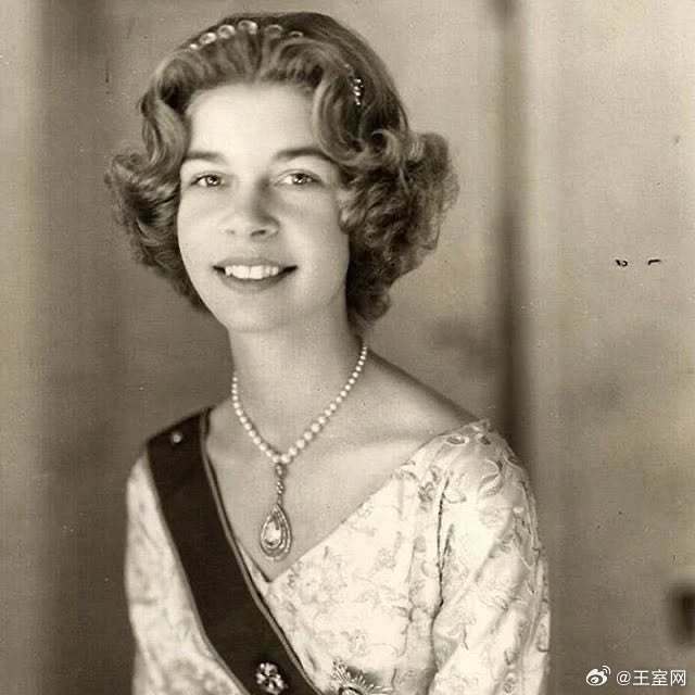 西班牙王室1月15日，索菲亚王后的亲妹妹希腊公主艾琳在萨苏埃拉宫去世，享年83