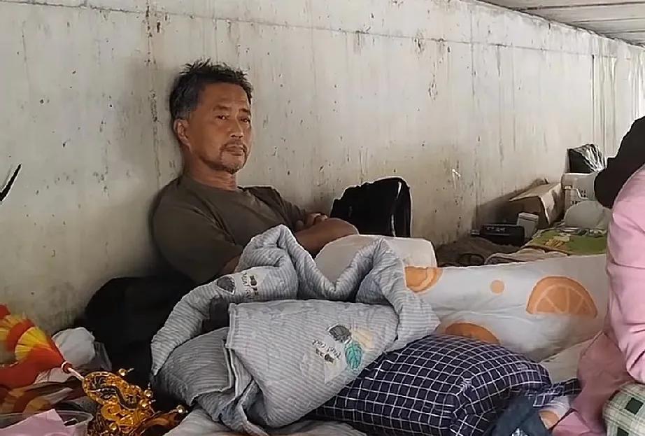 沈巍老师现在又住桥下了，而他表示自己住过3000元的酒店，你信吗？他是一位很