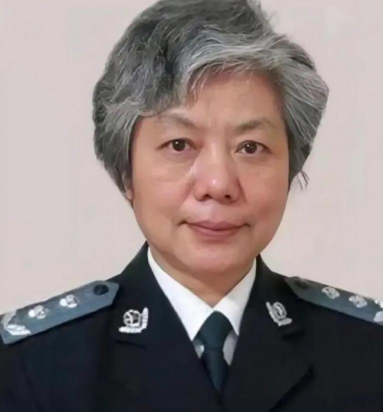 “不能判刑，那就高额罚款！”中国人民公安大学李玫瑾教授建议，只要有人好心扶起摔倒