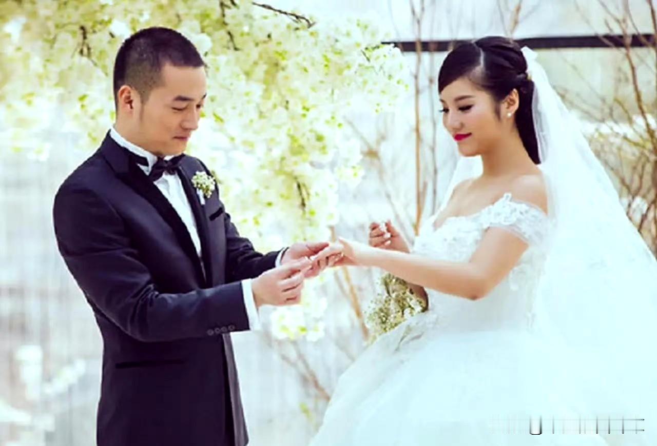 我有预感喻恩泰的瓜要彻底摊开了这场婚变没有赢家，只剩体面碎一地这边喻恩泰