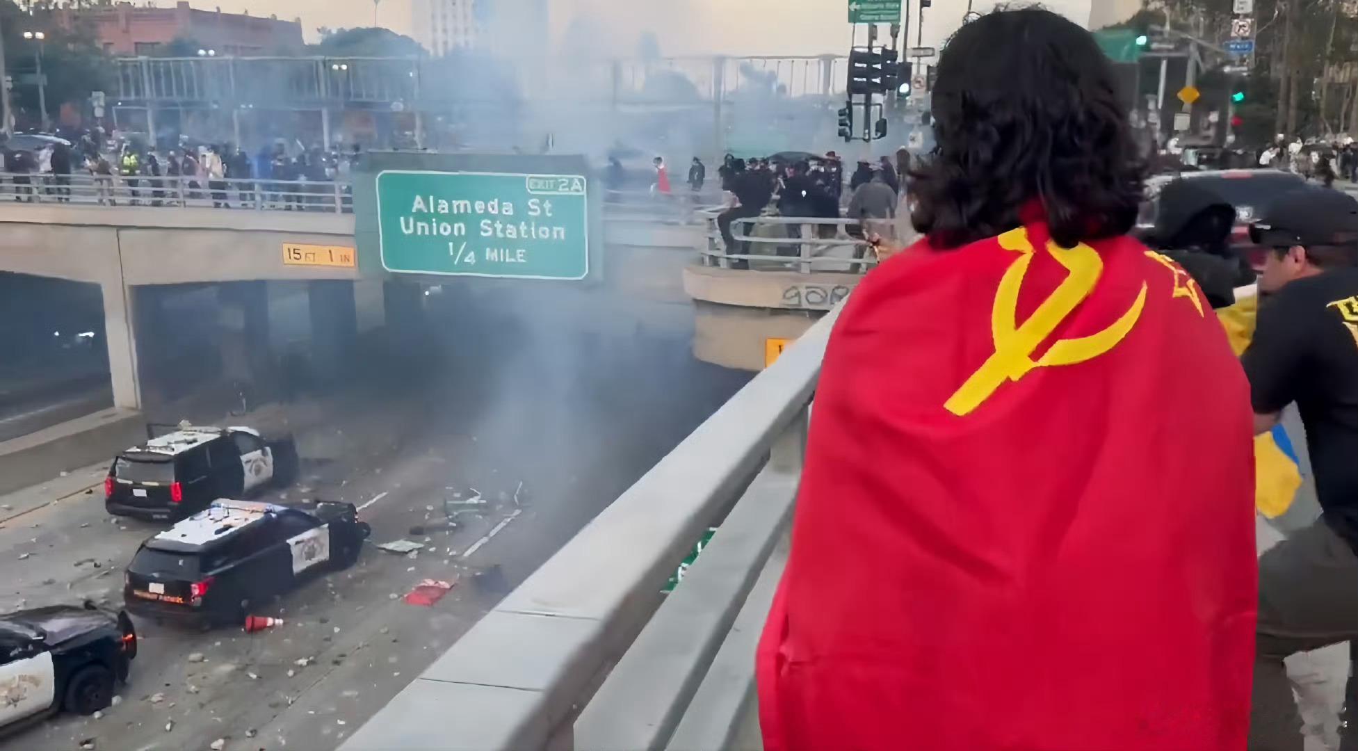 一线直击洛杉矶骚乱现场如特朗普所料，洛杉矶骚乱没有平息，已经进入第三天、第四天，