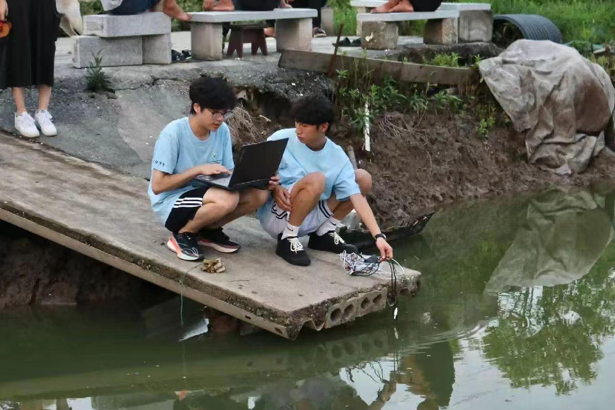 【鱼虾也能“心肺监护”！宁波学子智慧氧舱接到养殖户订单】浙江万里学院“智氧擎海