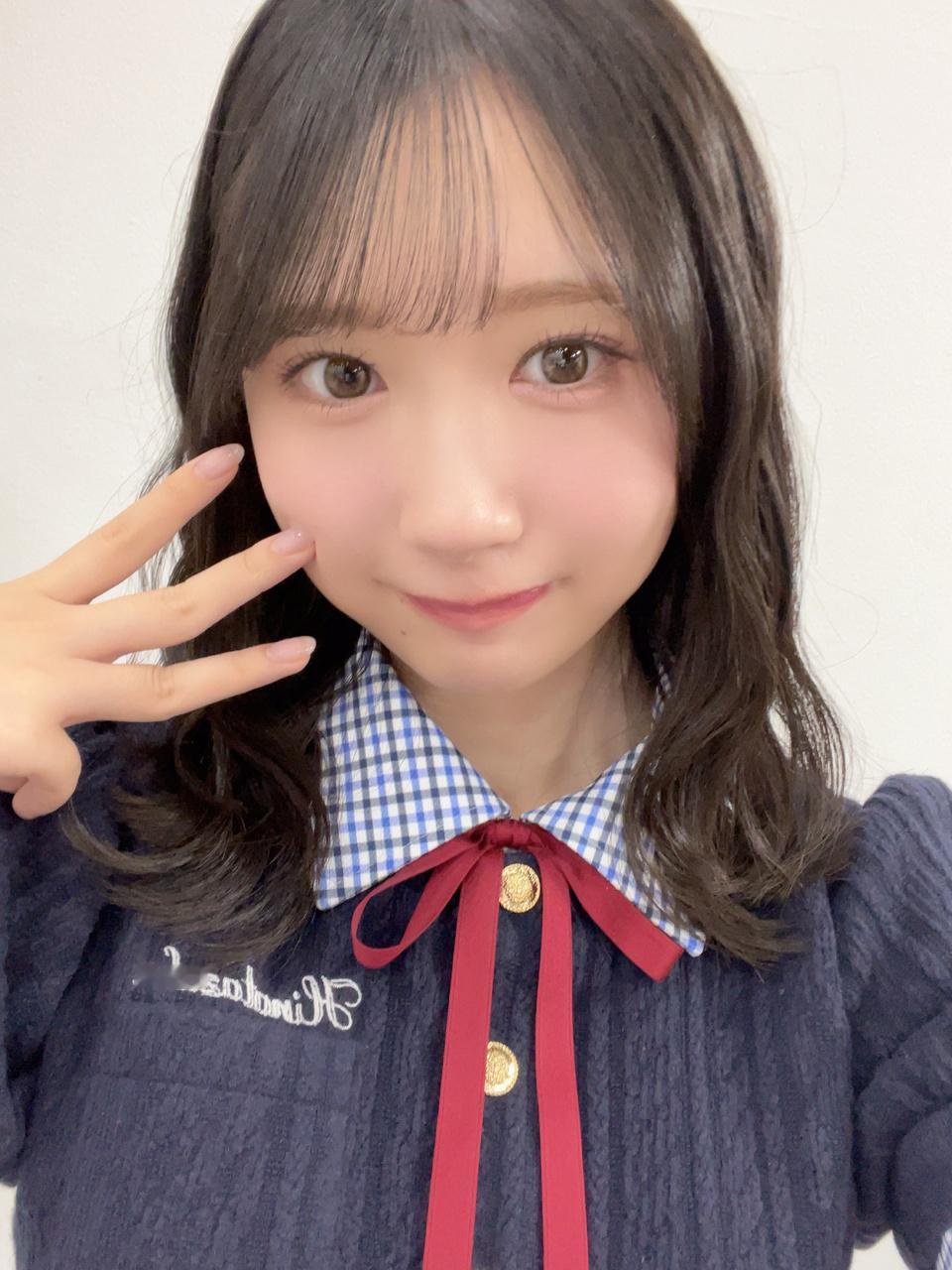 藤嶌果歩「アー写が新しくなりました！♡こちらNEW制服です。ギンガムチェックでか