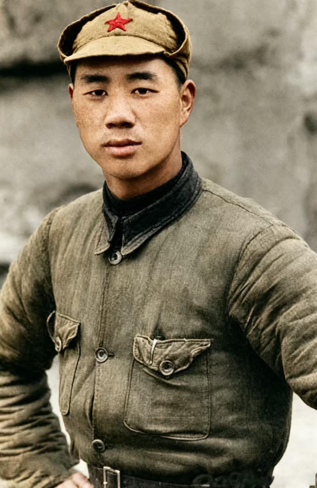 1940年，日军对晋察冀军区疯狂围剿，杨成武率部撤退，许多老百姓跟着逃离，队伍中