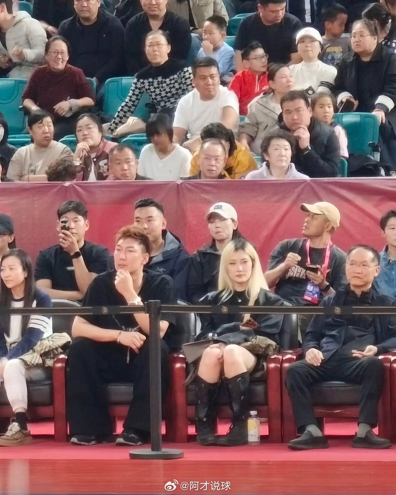 可兰白克说到做到，去到了山西去看了新疆女篮客场对阵山西女篮的比赛，还说要给男篮一