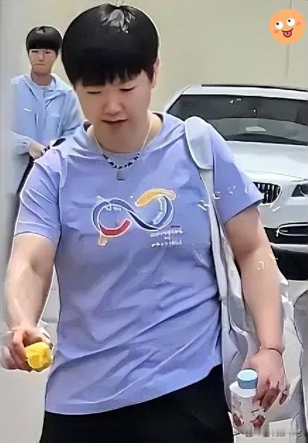 🔥全网围观孙颖莎可爱瞬间！结束训练的孙颖莎一身运动穿搭干净