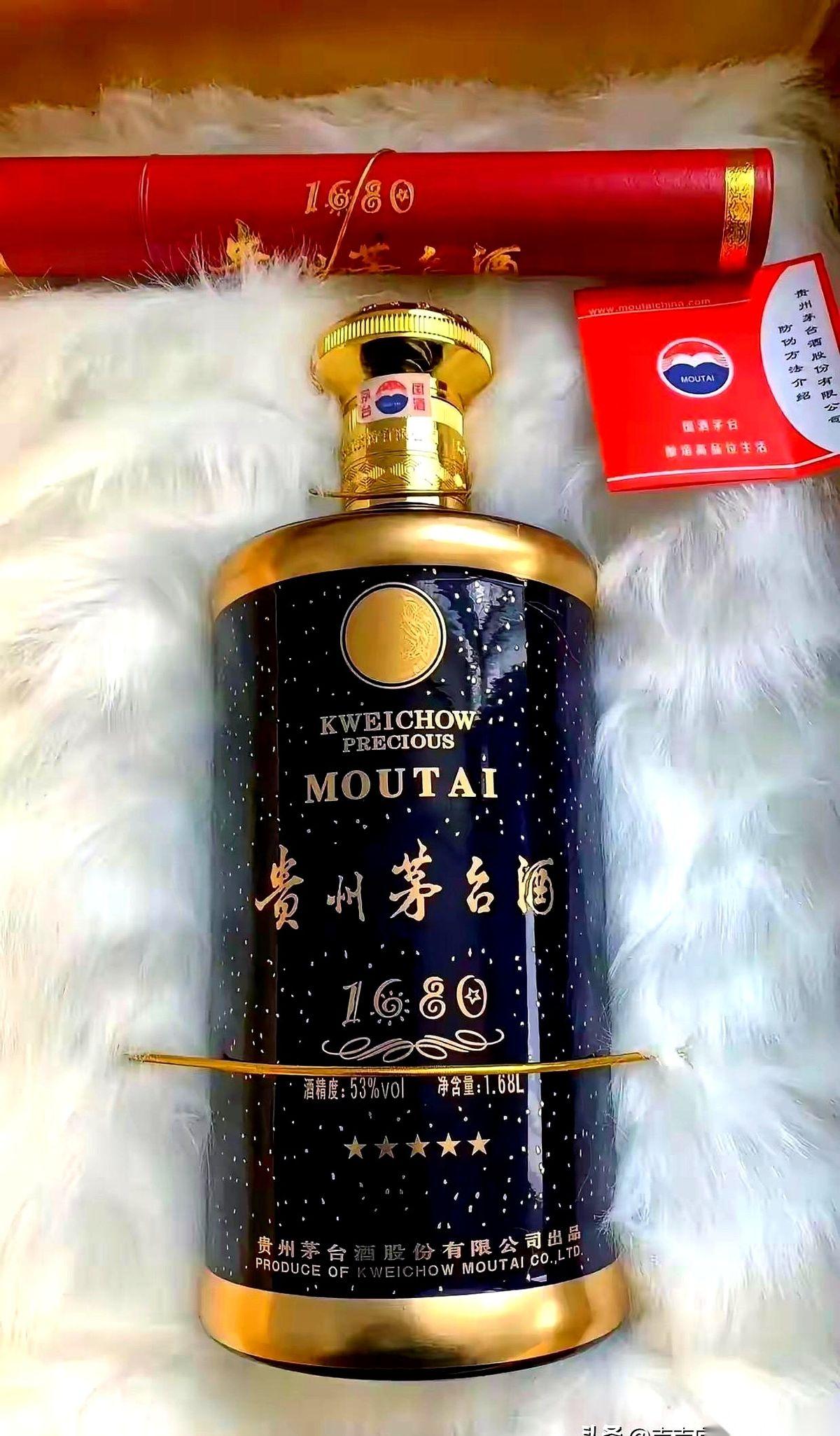 就这两瓶酒，我折腾了一宿，从百度识图到茅台藏家论坛，连个鬼影都没搜出来。就好像