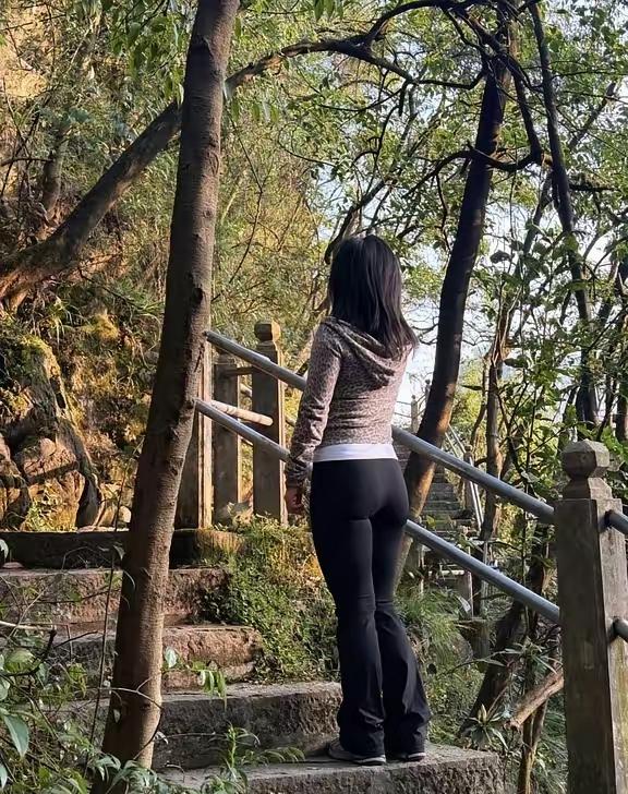 人因善良而美。