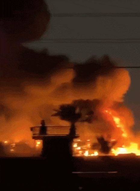 最新战况来了！：美国再遭暴击！当地时间3月21日凌晨，伊拉克安全部门证实。位于巴