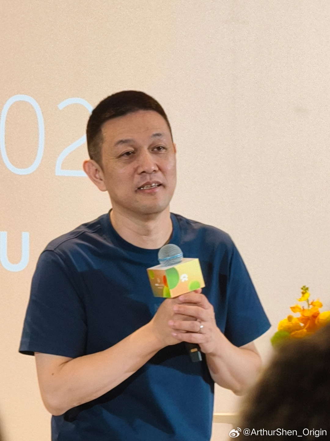 关于五代站和换电站的迭代：五代站的兼容性更高，更加柔性。明年一季度开始布局，换电