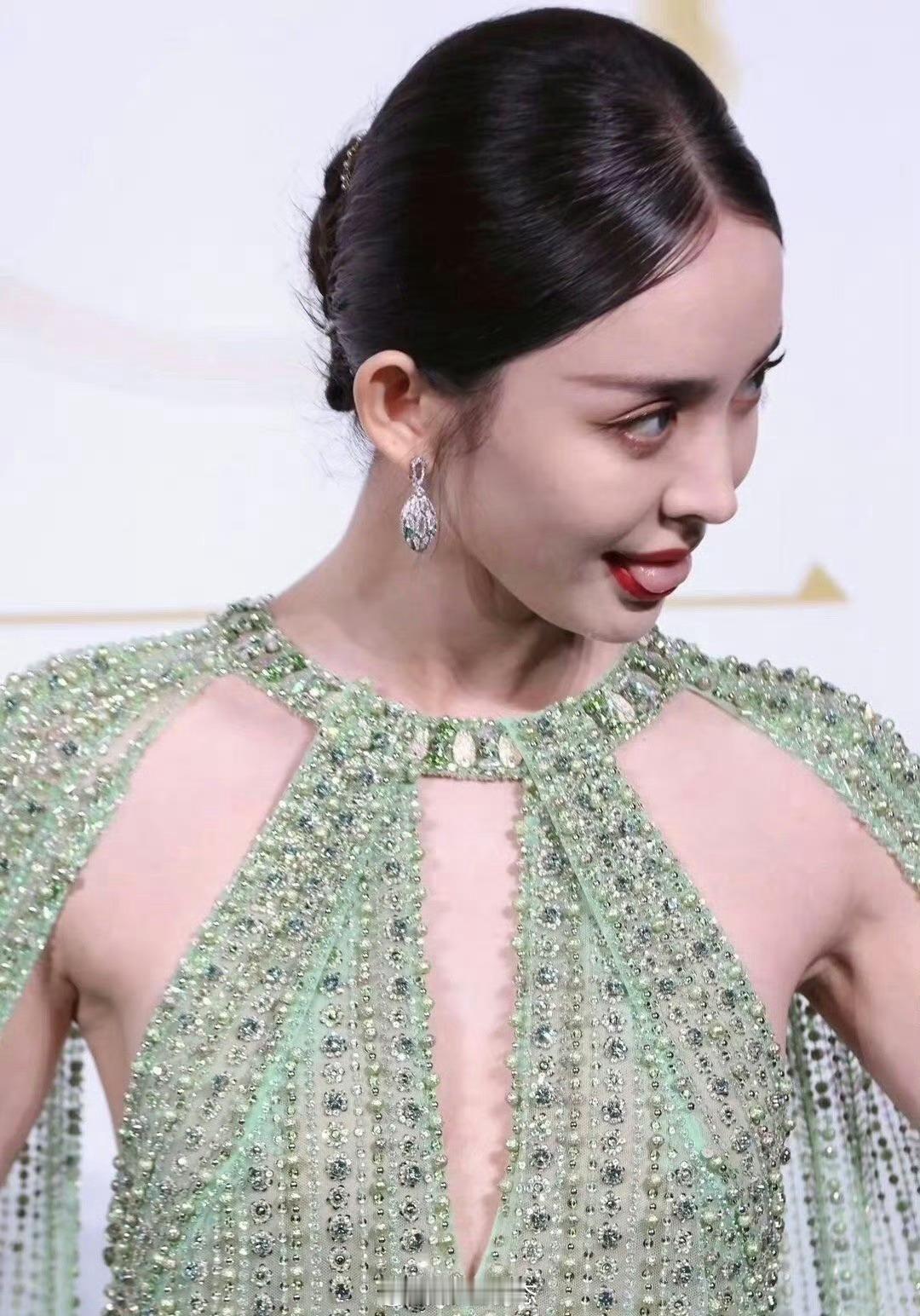 古力娜扎舌头肯定很有活力吧