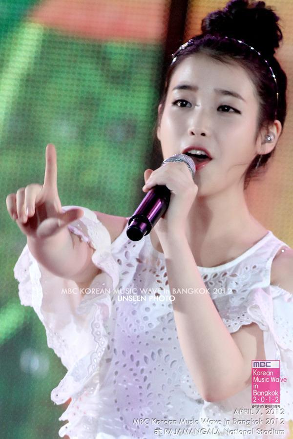 IU❤️IU韩国第一女solo2012年时光机🐥120407IU泰国韩