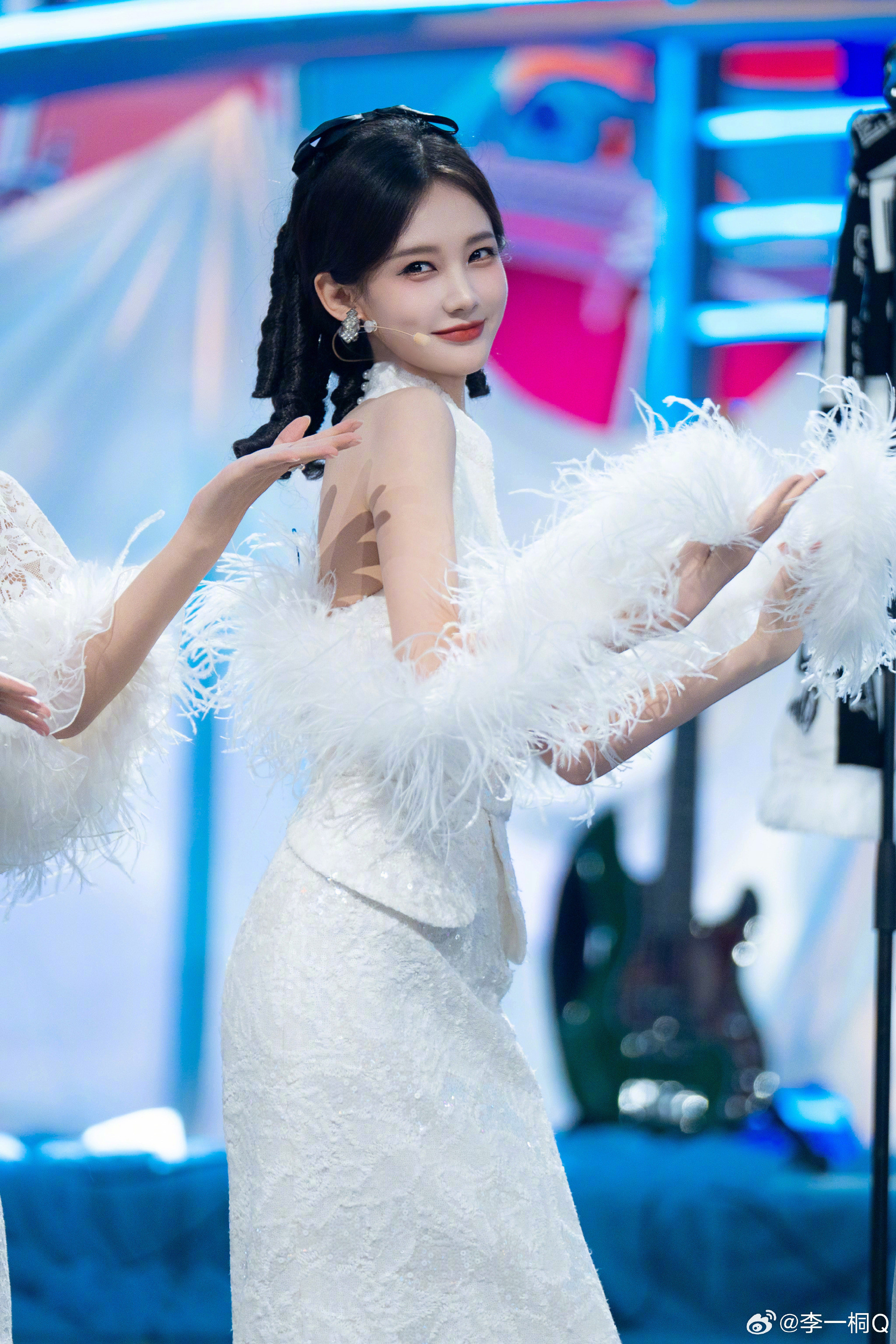 李一桐孟子义对我眼睛很好李一桐孟子义旗袍造型唱歌也太美了吧，民国白月光既视感，
