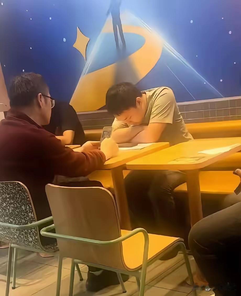 “杀哥”和老师和解了，此前上海第二工业大学“杀哥”上课睡觉被老师提醒后当场暴怒、
