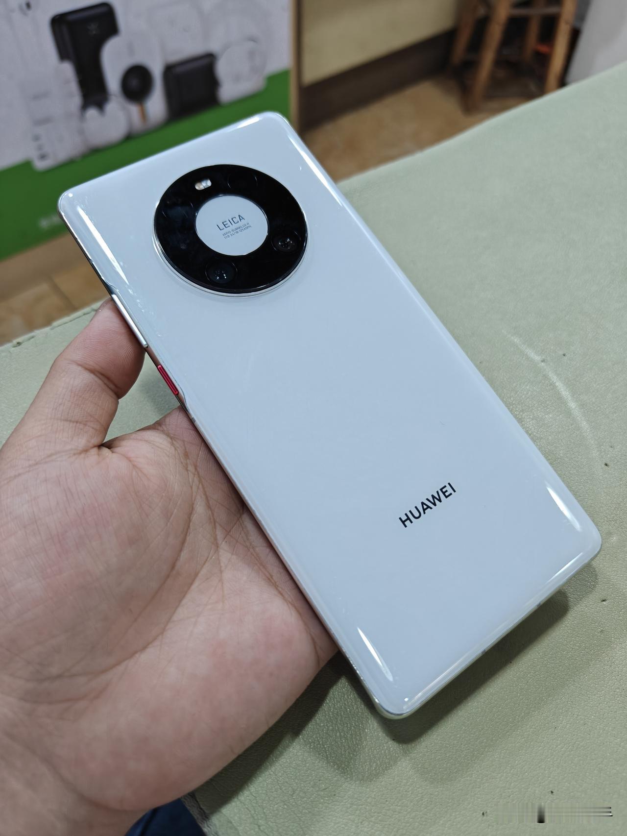 前两天上了一台5G版8+256G的华为Mate40Pro,上架999秒出.手机
