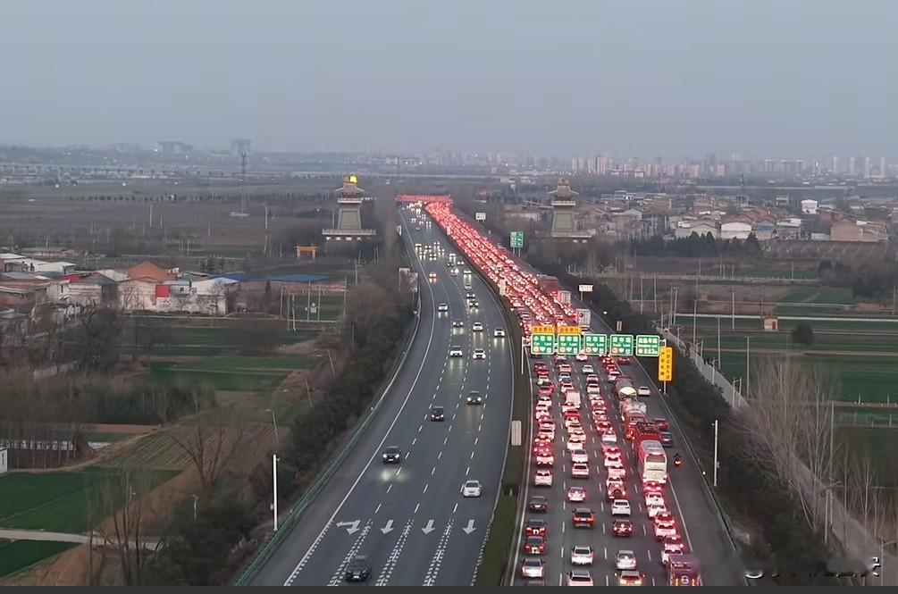 2月20日正月初四下午16时连霍高速G30宝鸡往西安方向扶风绛帐段车流严