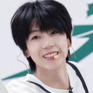 她就一奶包子(｡･ω･｡)