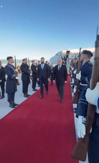 叙利亚总统朱拉尼抵达德国访问！受到德国高规格的欢迎。3月29日，叙利亚总统朱