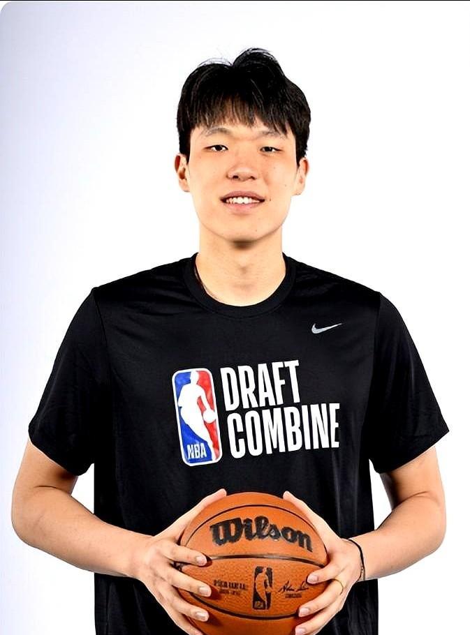NBA选秀今日截止，杨瀚森是39名参选人之一。你猜怎么着？今年选秀大会首轮时