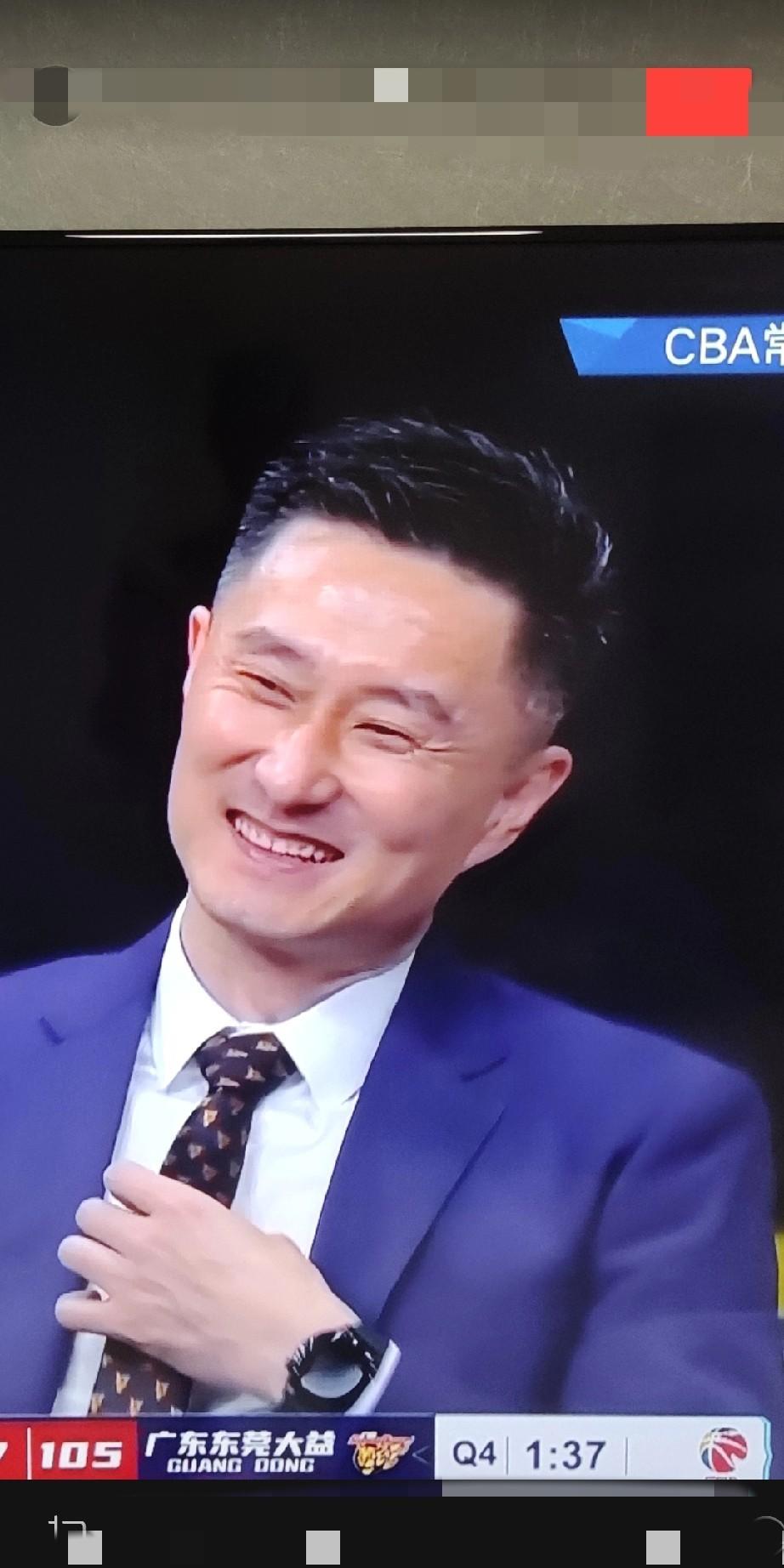 这几个赛季，广东男篮既然已经快把同省的深圳男篮，广州男篮掏空了，那就把这两个甘愿