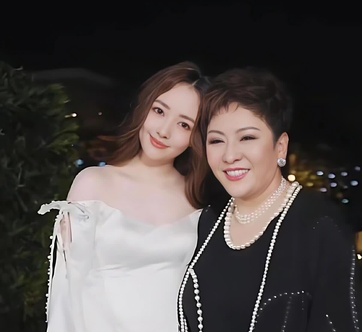 娱乐圈美女这么多，为什么向太偏偏钟情于郭碧婷？不是因为她性格好，而是因为